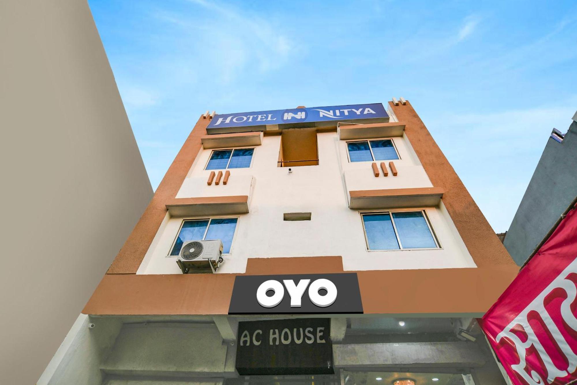 Hotel O Nitya Индор Екстериор снимка