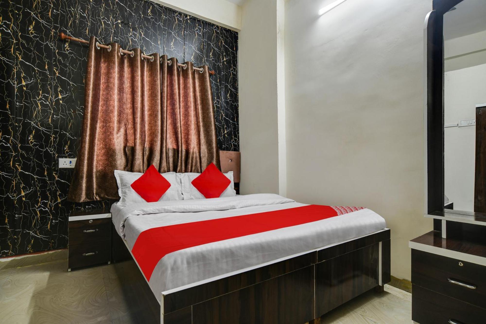 Hotel O Nitya Индор Екстериор снимка