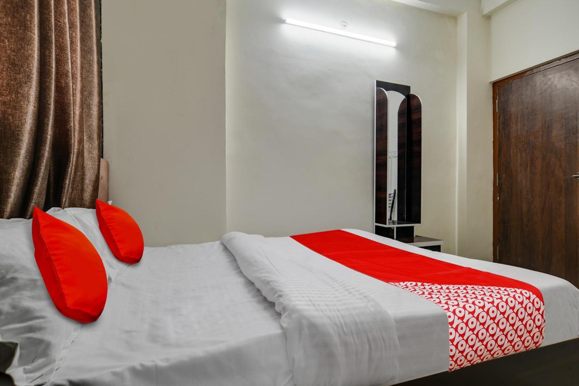 Hotel O Nitya Индор Екстериор снимка