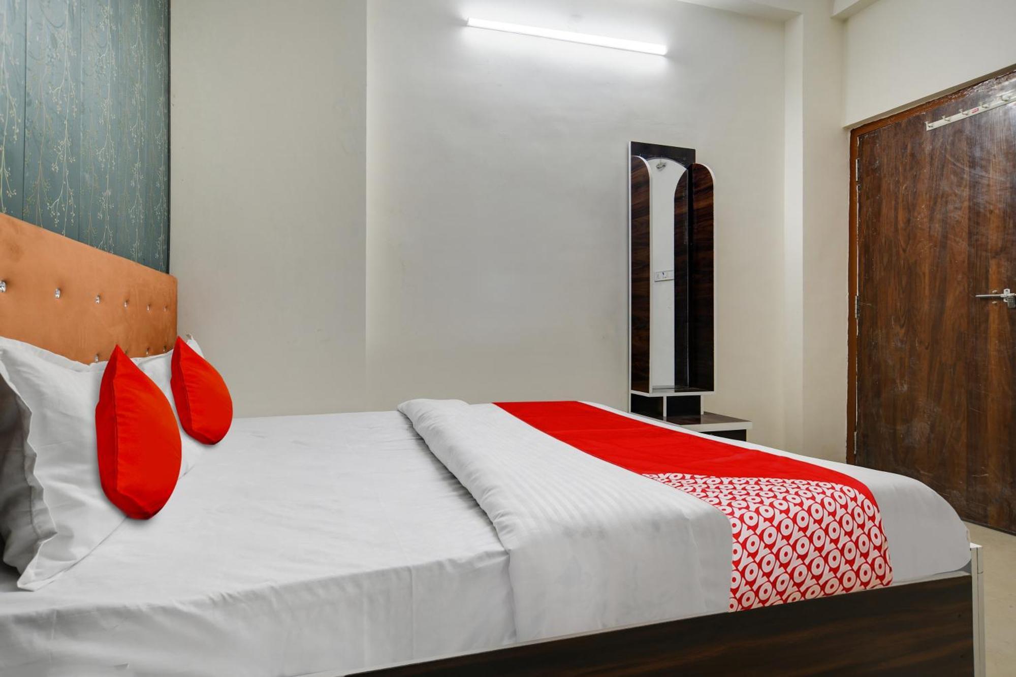 Hotel O Nitya Индор Екстериор снимка
